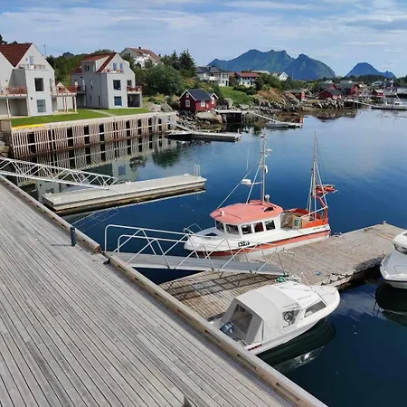Ny Rorbu Pa Kaikanten Feriehus Ballstad